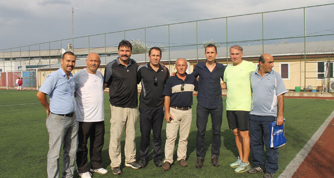 Emre Aşık, Yalova'da genç yetenekleri izledi