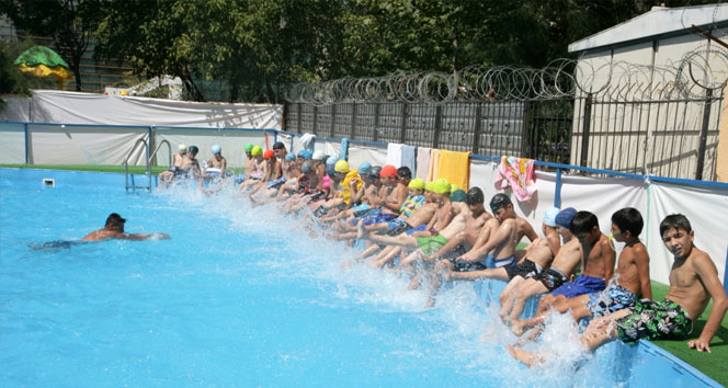Portatif havuzlara çocuklardan yoğun ilgi
