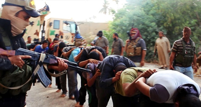 IŞİD en az 560 kişiyi öldürdü