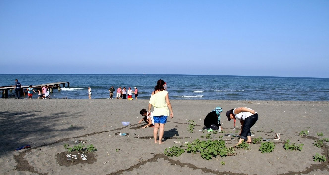 Hayal ettikleri okulları kumsala çizdiler