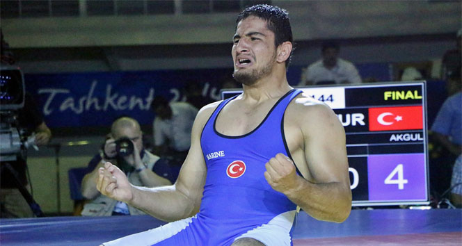 Milli güreşçimiz Taha Akgül Dünya Şampiyonu