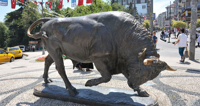 Kadıköy'ün simgesi boğa heykeli 150 yaşında