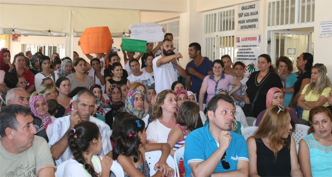 Veliler okulun yıkılmasını istemiyor