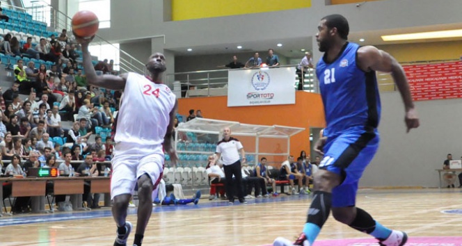 Uşak Belediyesi Kurtuluş Kupası'nda ikinci gün