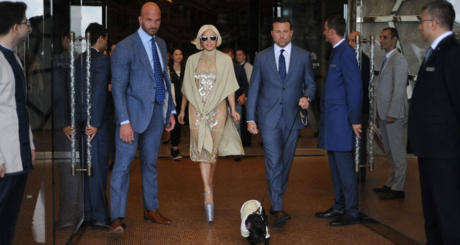 Lady Gaga otelden 60 valizle çıktı