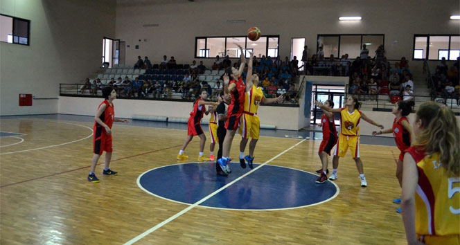 Uluslararası Ege Dostluk Basketbol Turnuvası başladı