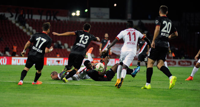 Balıkesirspor Galatasaray&#039;ı 2-0 mağlup etti