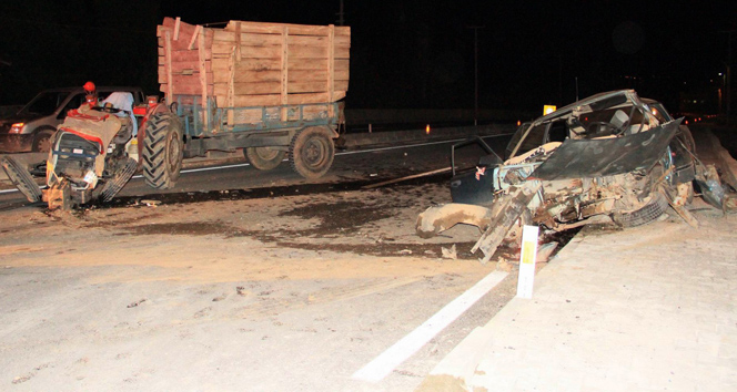 Sivas’ta otomobil ile traktör çarpıştı: 1 ölü, 2 yaralı