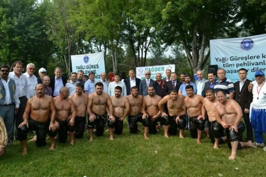 Ünlü güreşçi Aykırı er meydanında