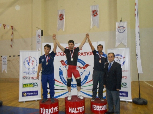 Adıyamanlı halterci Türkiye üçüncüsü oldu