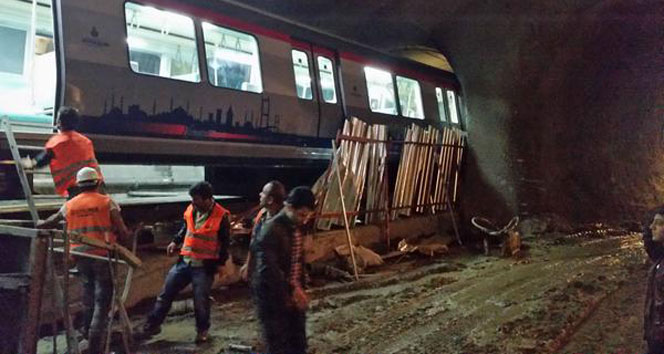 Hacıosman - Yenikapı metrosu kaza yaptı