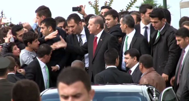 Erdoğan’dan Cuma sonrası mezarlık ve okul ziyareti