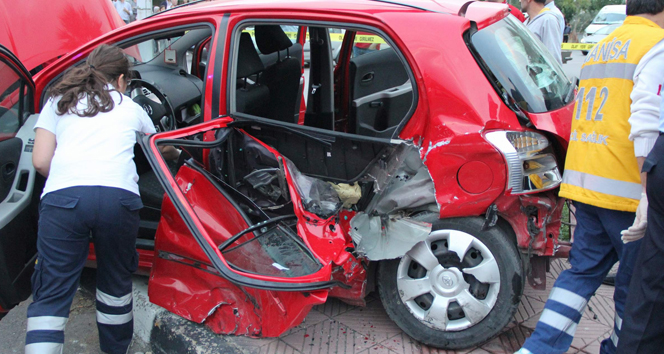 Manisa’da bayramda feci kaza: 1 ölü, 9 yaralı
