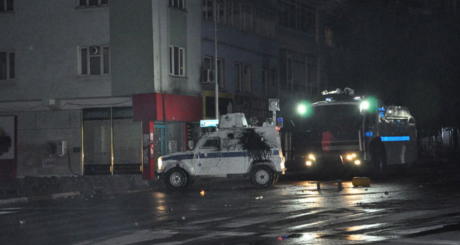 Tunceli’de sokaklar savaş alanına döndü