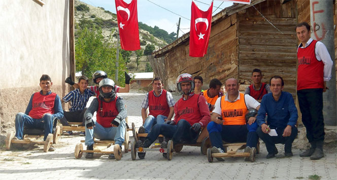 Bu da 'tahtalı araba yarışı' heyecanı