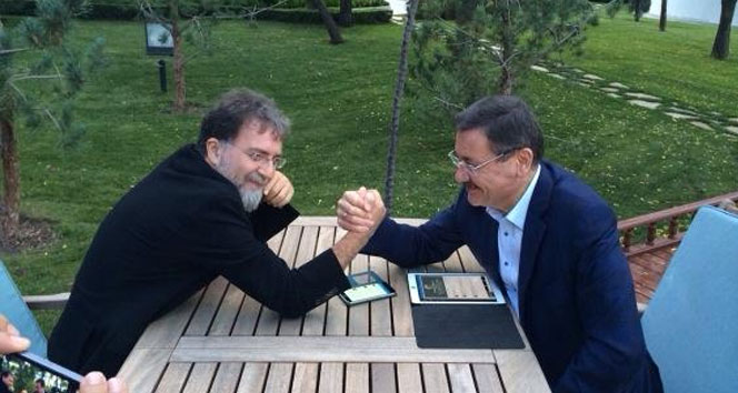 Melih Gökçek, Ahmet Hakan’la bilek güreşi yaptı