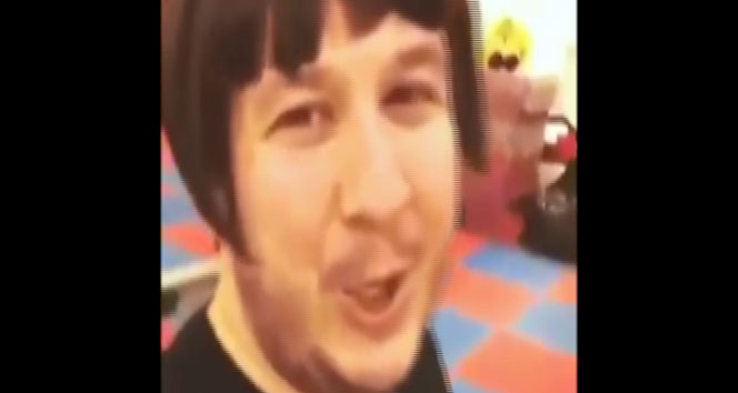 Şahan Gökbakar'dan Sezen Aksu taklidi