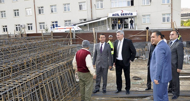 Kaymakam Özdemir, hastane inşaatında incelemelerde bulundu