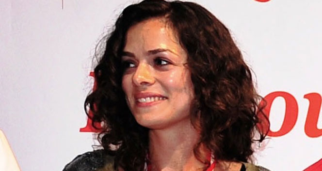 Özge Özpirinççi çalışma saatlerini eleştirdi