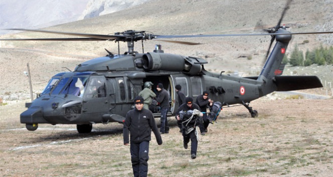 Kaybolan dağcı helikopterle aranıyor