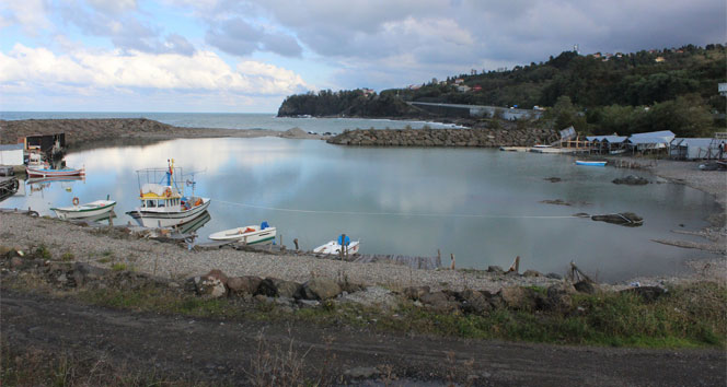 Balıkçı kayıkları limanda mahsur kaldı