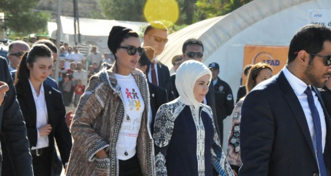 Erdoğan ve konuğu Suriyeli kadınlarla