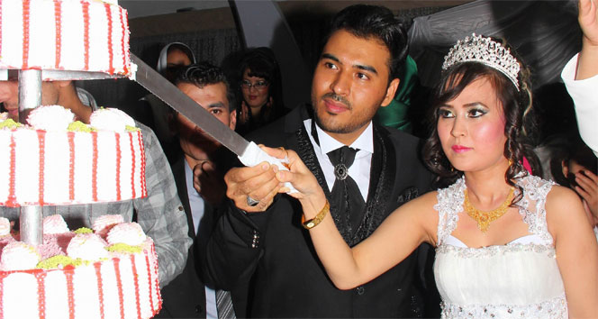 Sığınmacı Afgan çiftin düğünü