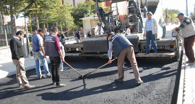 Bolvadin’de asfalt seferberliği