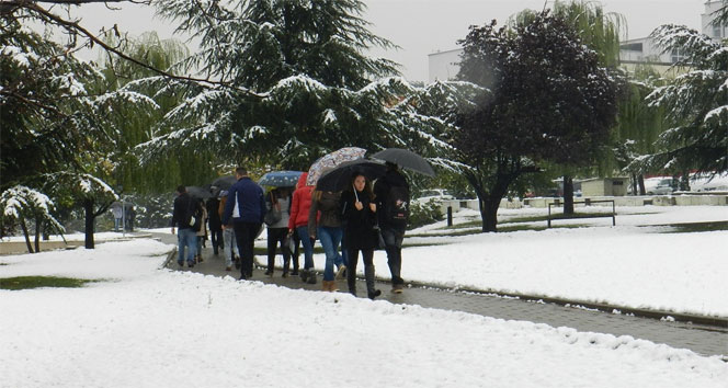 Kosova’ya mevsimin ilk karı düştü