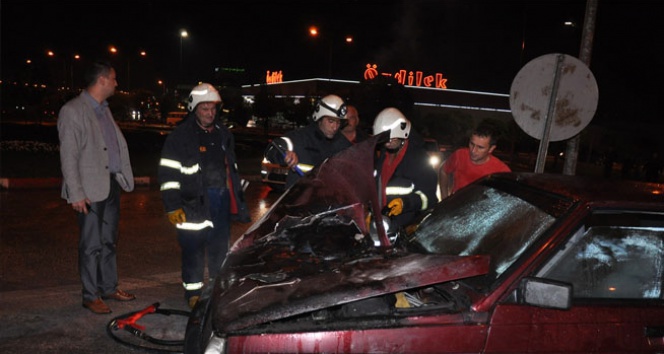 LPG&#039;li otomobil yandı, 5 kişi son anda kurtuldu
