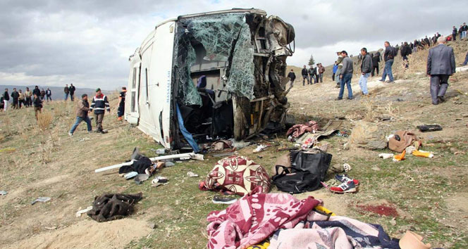 Afyonkarahisar’da feci kaza: 8 ölü