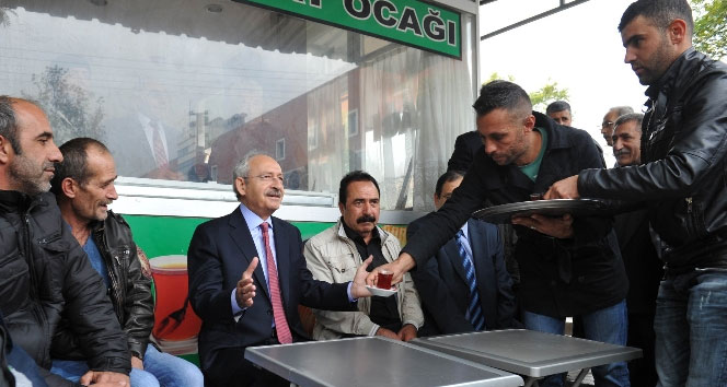 Kılıçdaroğlu vatandaşlarla çay içip sohbet etti