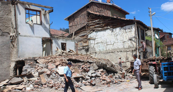 Turhal’da 100’e yakın gecekondu yıkıldı