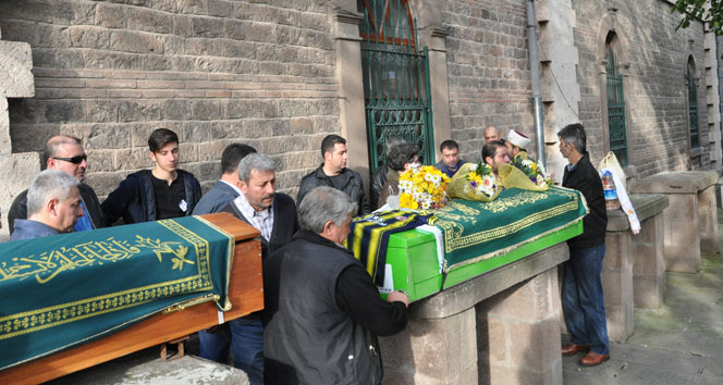 Maçta kalp krizi geçirip ölen liseli son yolculuğuna uğurlandı