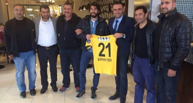 13 yıllık futbolcu ilk kez kırmızı kart gördü