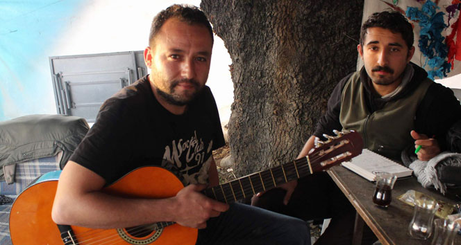 Kesilen zeytin ağaçları için şarkı bestelediler