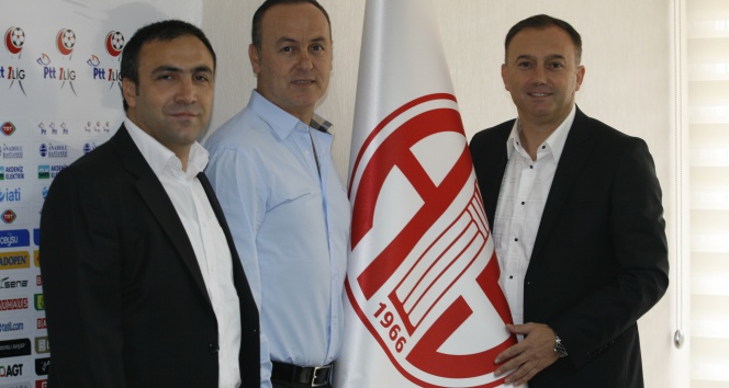 Hami Mandıralı Antalyaspor’ a imzayı attı