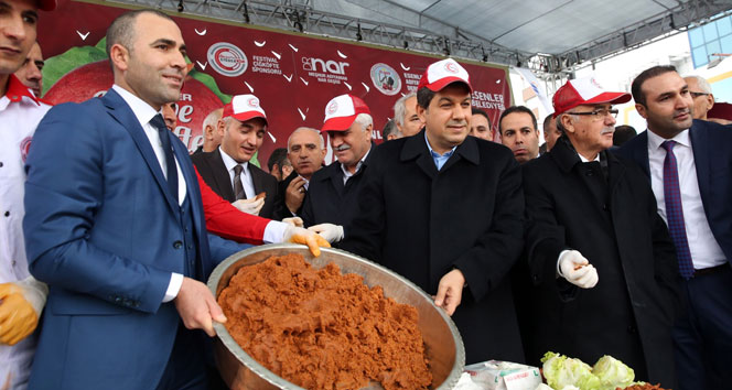 Festivalde 5 ton çiğ köfte, 15 ton nar tüketildi