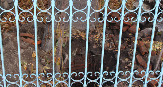 278 yıllık mezara büyük ayıp