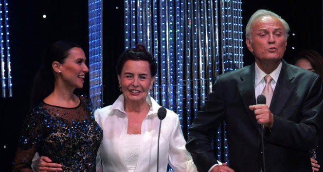 Ünlü yönetmen Memduh Ün hastaneye kaldırıldı