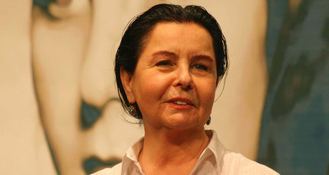 Fatma Girik, festivale katılan vatandaşları kahkahaya boğdu