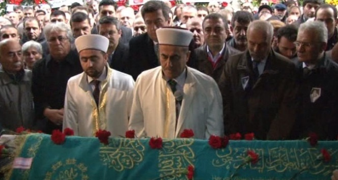 Deniz Gezmiş’in annesi son yolculuğuna uğurlandı