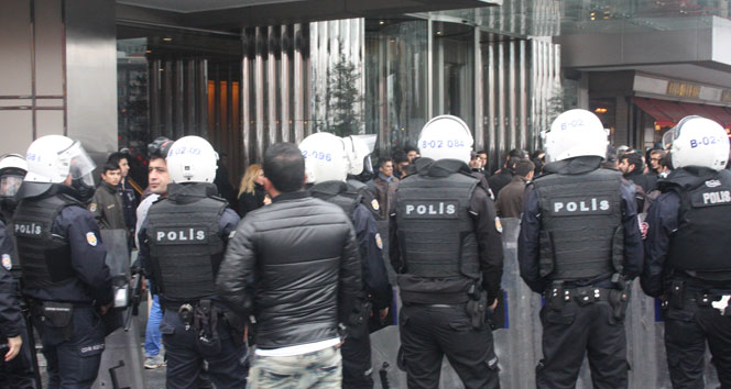 Taksim’de CHP’lilere polis müdahalesi