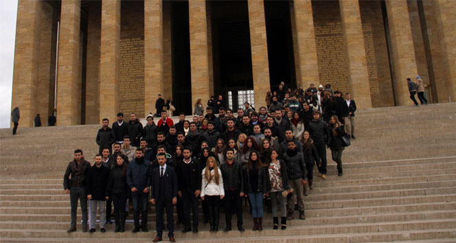 Arel Üniversitesi Öğrenci Konseyi Ata&#039;nın huzurunda
