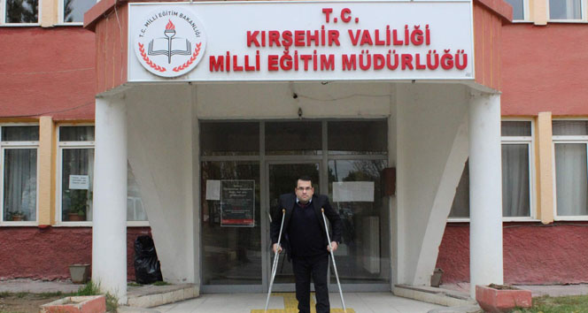 Engelin olmadığını engelleri aşarak gösterdi