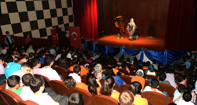 Bağcılarlı çocukların tiyatro keyfi