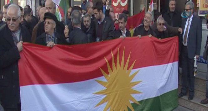 Diyarbakır’da Kürdistan bayrağı dağıtıldı