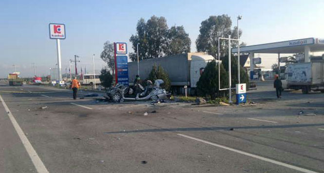 İzmir&#039;de feci kaza: 6 ölü, 1 yaralı