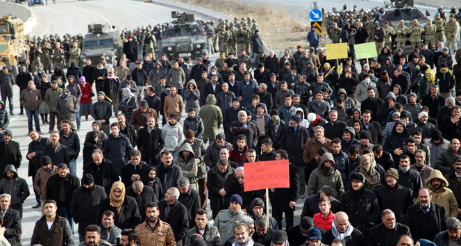 İran sınırında protesto yürüyüşü
