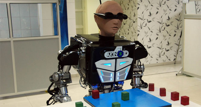 İnsansı robot AKINOID-3 geliyor